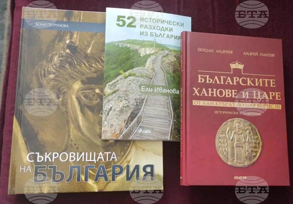 Подаръци на училищата партньори по образователна програма връчи ръководството на Окръжния съд в Търговище