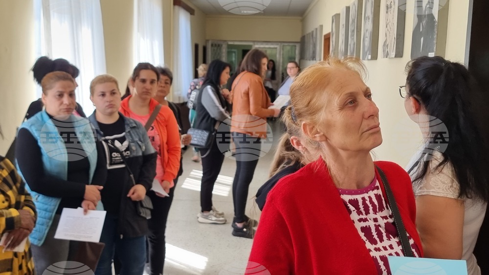 Около 100 безработни участваха в обща трудова борса в Хасково