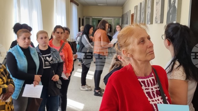 Около 100 безработни участваха в обща трудова борса в Хасково