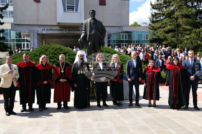 Председателят на НС Наталия Киселова, патриарх Даниил и министър Красимир Вълчев присъстваха на отбелязването на 105-годишнината на УНСС