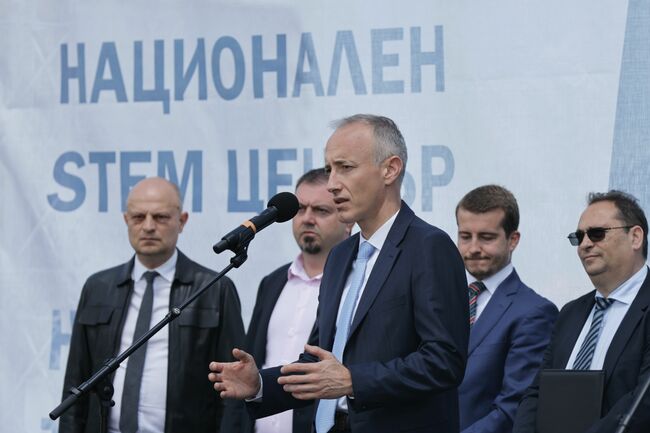 Министър Красимир Вълчев участва в церемония по стартиране на строежа на Националния STEM център