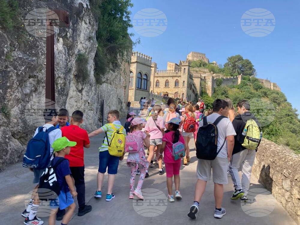 Ученици от Първо българско неделно училище „Св. Иван Рилски“ в Хатива посетиха средновековната крепост в града и участваха в открит урок там