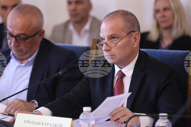 Имам сигнали за претоварени камиони за дърводобив, наредил съм проверки, каза министър Гроздан Караджов