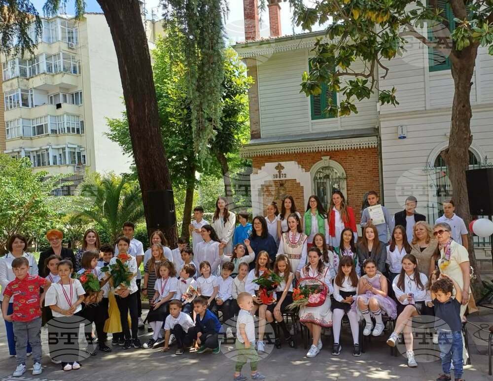 10 години Българско неделно училище “Св. св. Кирил и Методий” в Истанбул - средище на книжовност, традиции, история, култура