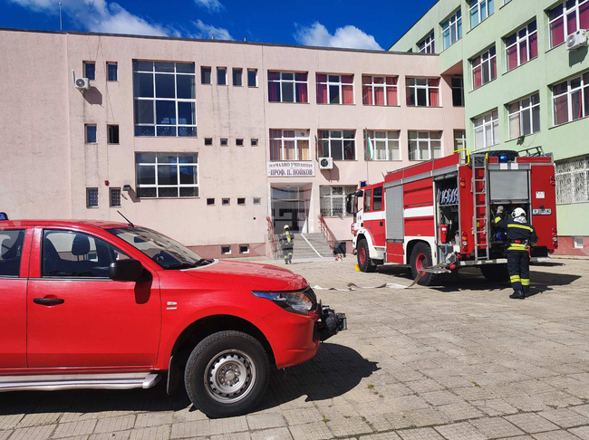 Ямбол - тактическо учение - евакуация на ученици