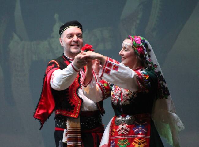 Българският фолклорен клуб „Чемшир“ в град Арма ще бъде представен на събора в Лион от своите ръководители Пламена и Добромир Чемширови