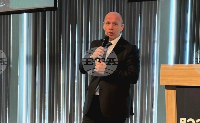 Започна ремонтът на стария вълнолом в Бургас 