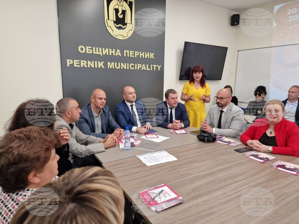 Министърът на правосъдието Георги Георгиев участва в работна среща в Перник, посветена на домашното насилие