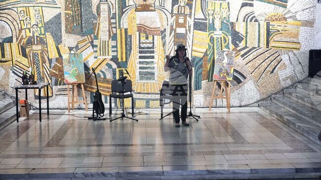 Гергана Попова представи изложбата си "Мощта на линиите" в Добрич