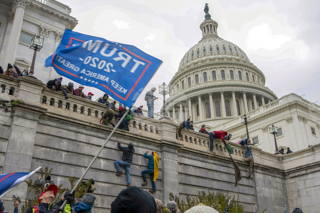 Лидери на "Прауд Бойс" съдят американски прокурори за 100 млн. долара след щурма срещу Конгреса на САЩ