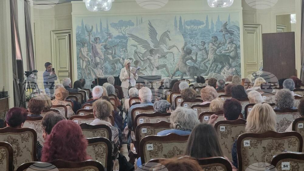 Две нови книги представи поетесата Елка Няголова в Добрич