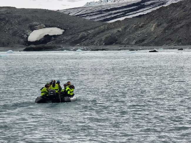 Bulgarians Set Foot on Smith Island in Antarctica
