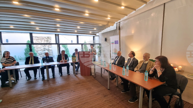 Енциклопедия "Тракия" беше представена в Българския културно - информационен център в Скопие