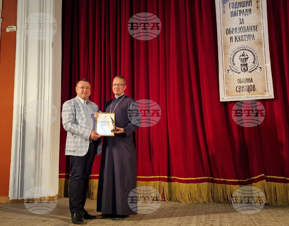 Архиерейският наместник на Свищовската духовна околия ставрофорен иконом Руслан Личев бе удостоен със званието „Достоен за Свищов“
