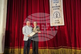 Свищов - годишни награди за образование и култура - награждаване