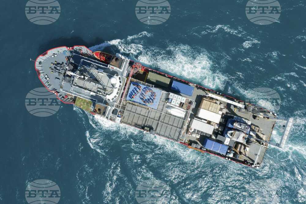 Bulgarian Naval Research Vessel’s Location on Journey to Antarctica Can Be Tracked on BTA’s Website