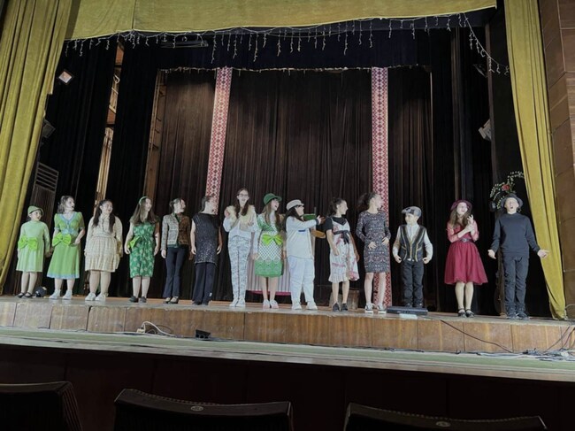 Детският театрален състав при Народно читалище „Никола Ракитин - 1890“ в село Трудовец представи постановката „Мисия: Недялка“