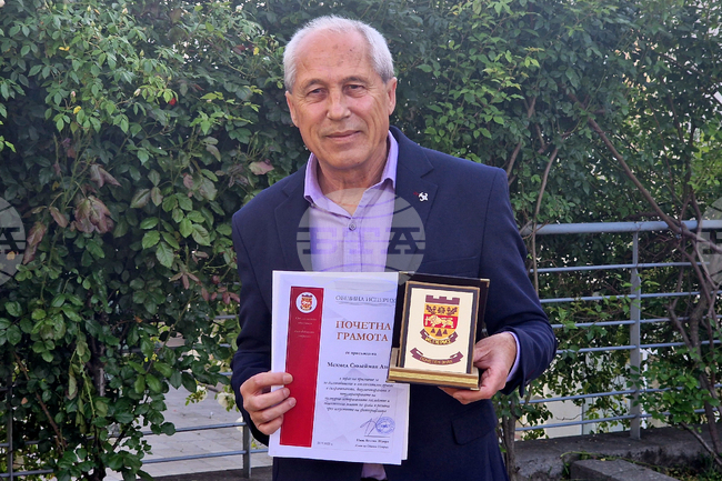 Най-голямото признание за един фотограф е хората да разберат посланието на снимката, каза Мехмед Азиз