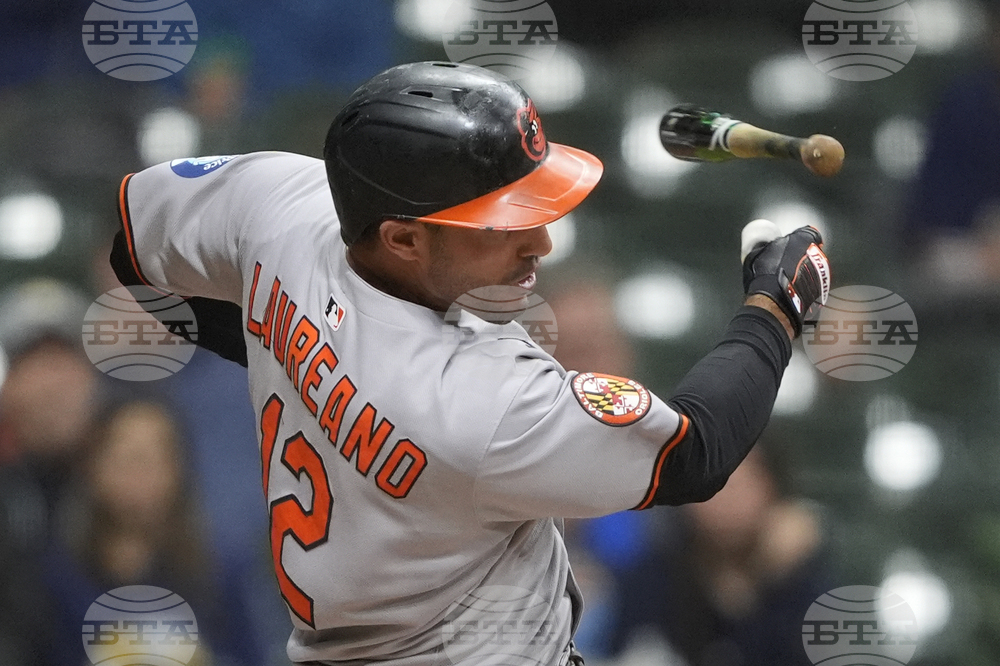 Orioles Brewers Baseball