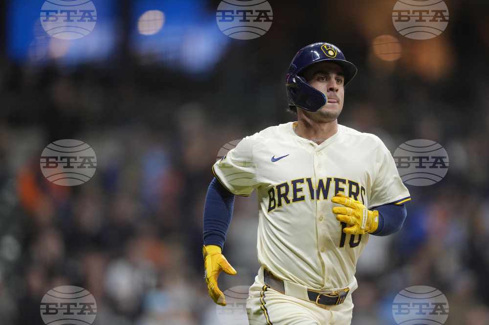 Orioles Brewers Baseball