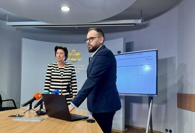 Върху вариант 4 ще пишат зрелостниците на последната 41-ва задача от днешния държавен зрелостен изпит по български език и литература