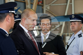 Япония - Румен Радев - авиационна база „Хякури“