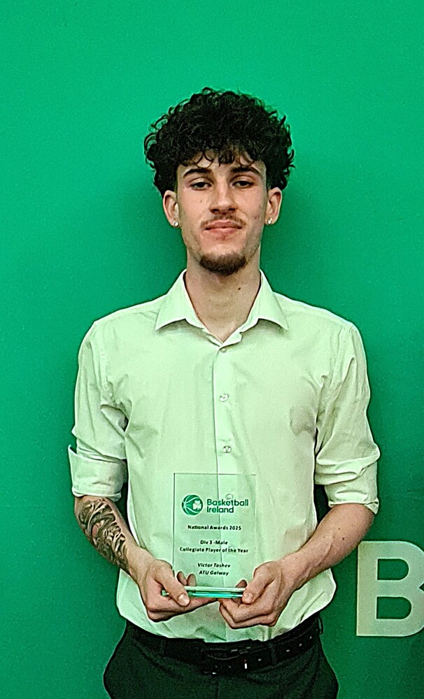 Българският талант Виктор Ташев получи наградата за най-добър баскетболист в колежанската дивизия 3 на Ирландия за сезон 2024/2025