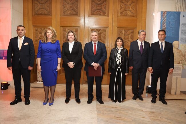 Вицепрезидентът Йотова поздрави Университета за национално и световно стопанство за неговата 105-годишнина