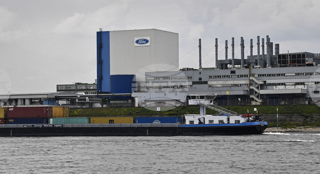 "Форд" ще съкрати 1000 работни места в германския си завод за електромобили в Кьолн