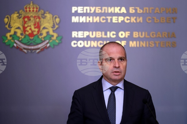 Правителството отпуска 9,5 млн.лв. на "Български пощи" за подготовката за преминаване от лева към еврото, съобщи вицепремиерът Гроздан Караджов