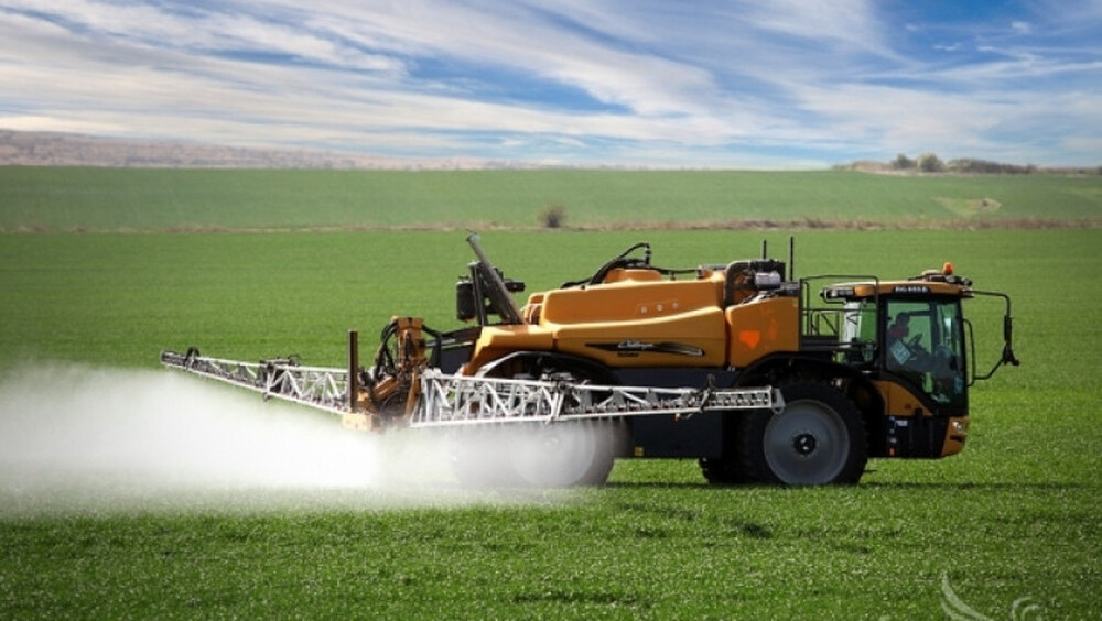 В населени места от община Сандански е в ход акция за унищожаване на скакалци