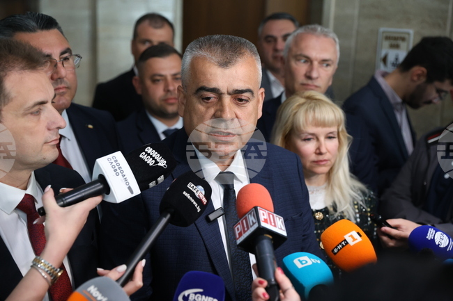 Изпратихме писмо до премиера, за да уточним какво се случва с централата на ДПС, каза Хайри Садъков от "Демокрация, права и свободи" – ДПС 