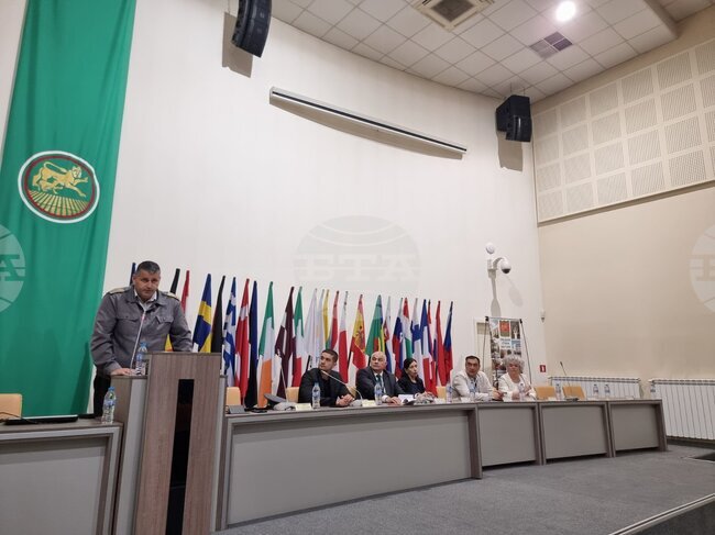 Кметове и кметски наместници от община Стара Загора се запознаха с мерките за превенция на пожари преди активния пожароопасен сезон