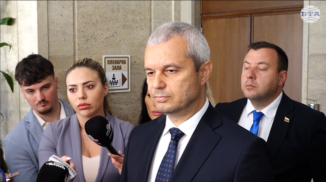 Ще пуснем сигнал в ДАНС да бъде разследван управителят на БНБ Димитър Радев, обяви лидерът на "Възраждане" Костадин Костадинов