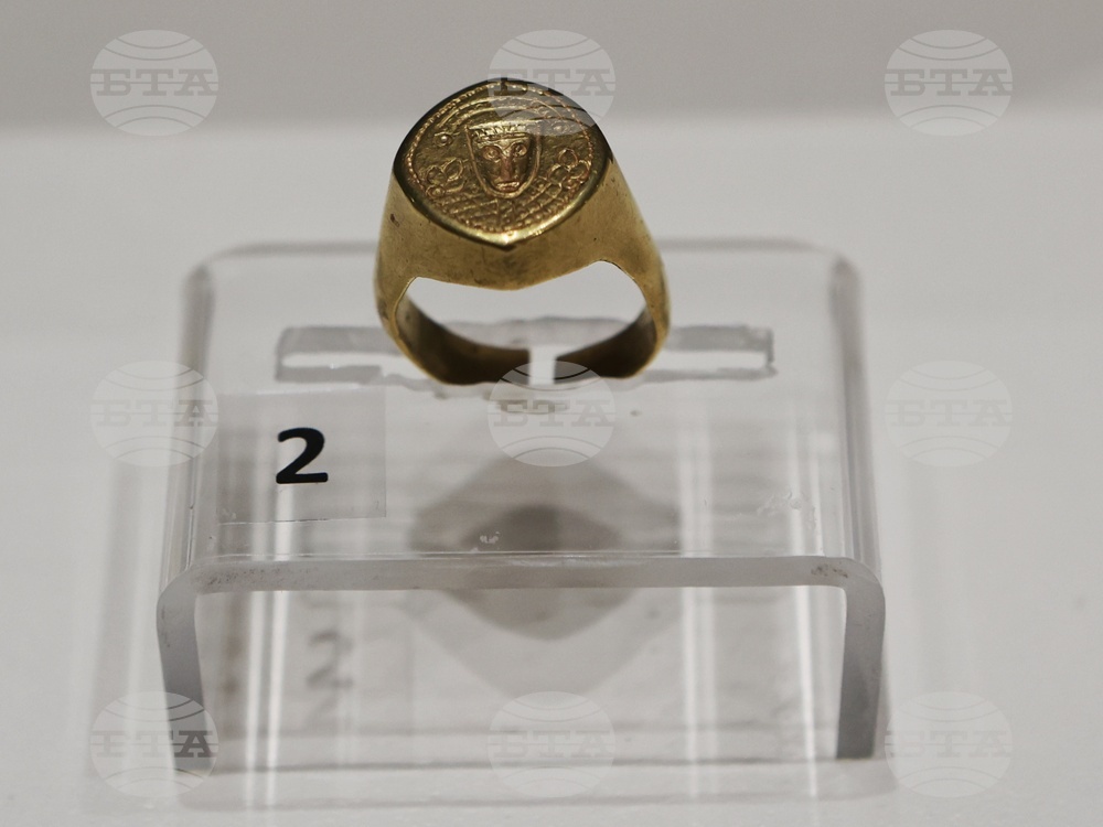 9th c. Gold Ruler Ring Tops Emblematic Archaeological Finds Season 2022