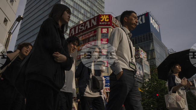 Икономиката на Япония се е свила за първи път от шест тримесечия под натиска на митата 