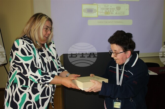 Журналистът и краевед Божидарка Златарева дари на музея в Разград колекция от 151 пощенски картички