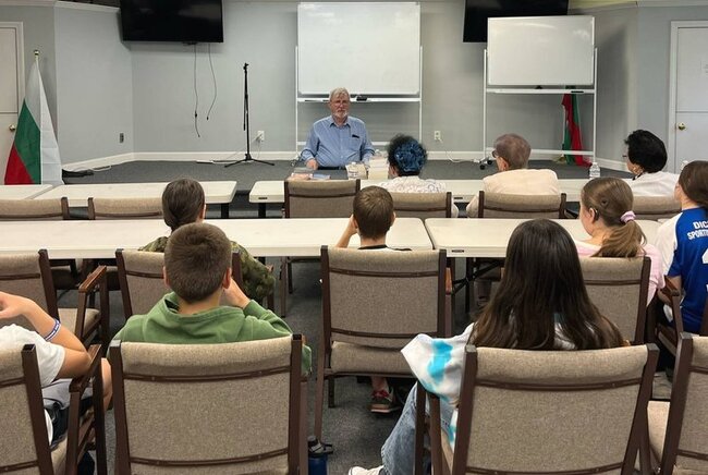 Възпитаници на училище „Св. св. Кирил и Методий“ в Бостън и Кейп Код се срещнаха с писателя и преводач Бойко Антонов