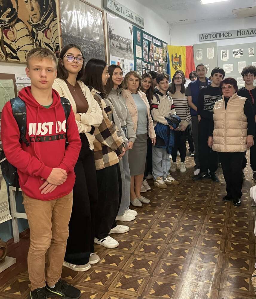 Деца от училището „Паисий Хилендарски“ в село Кортен, Молдова, се включиха в урок по история на Бесарабия