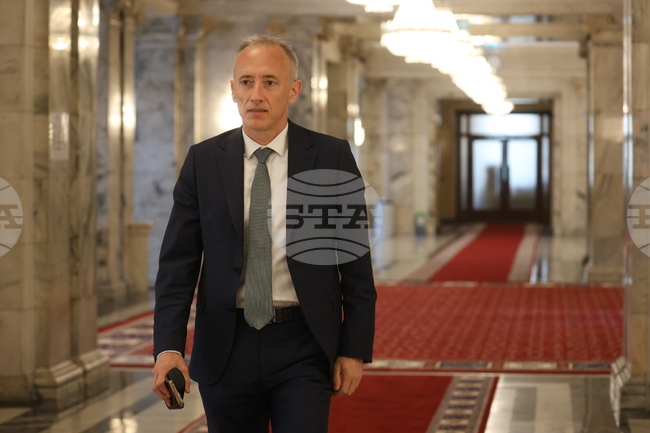 Няма да има предпоставки да се увеличават таксите за студентите след промените в Закона за висшето образование, каза министър Красимир Вълчев