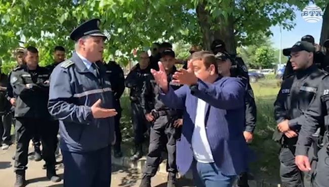 Не съм извършвал неправомерни действия, имам документи, че съм платил за спорния терен в "Слънчев бряг", каза хотелиерът Венелин Ташев