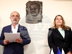 Паметна плоча в чест на проф. д-р Милан Миланов