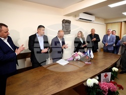 Паметна плоча в чест на проф. д-р Милан Миланов