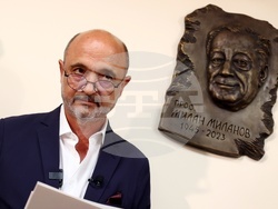 Паметна плоча в чест на проф. д-р Милан Миланов