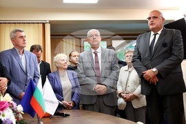 Паметна плоча в чест на проф. д-р Милан Миланов