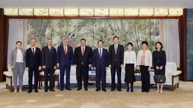 Deputy PM Zafirov Confers with Shanghai Mayor Gong Zheng