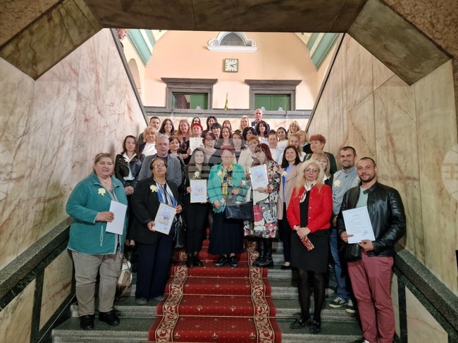 Пернишката организация на Синдиката на българските учители към КНСБ отличи изявени учители