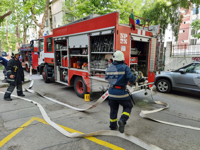 Четирима души са пострадали при пожари през изминалото денонощие