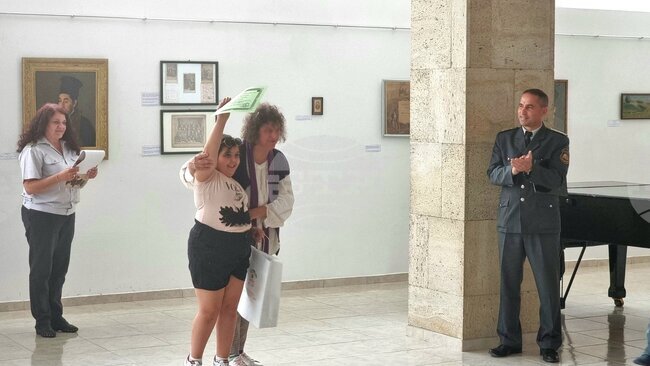 Наградиха победителите в областния етап на конкурса „С очите си видях бедата“