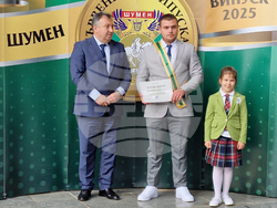 Шумен - награждаване на първенци на випуск 2025 - церемония